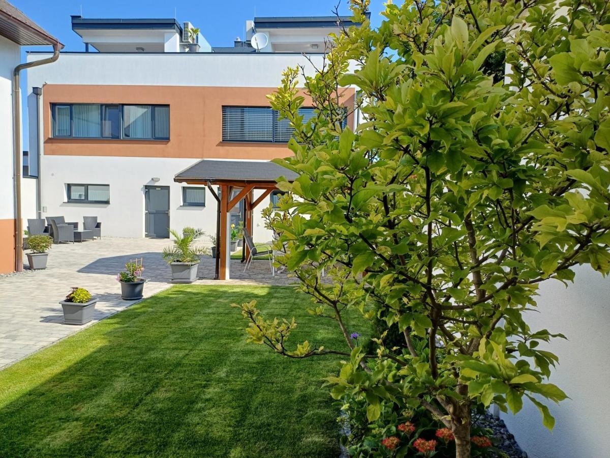 Penthouse Griemann 1 Mit Infrarotkabine Und Eigener Dachterrasse Fuer Max 4 Personen Illmitz Exterior photo